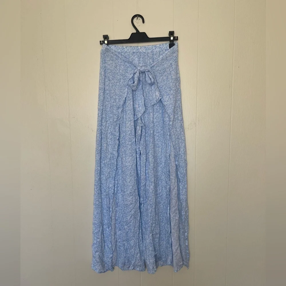No Boundaries Blue and White Ditsy Floral Print Open Slit Pants - Women’s M - Picture 1 of 5